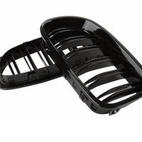 Vedere frontală a unei grile față tip M5 Look pentru BMW Seria 5 F10 (2011–2018), material ABS negru lucios, componentă aftermarket.