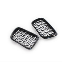 Set grile frontale BMW E36 (1997-1999), design diamant cu ramă neagră lucioasă, vedere frontală completă stânga + dreapta.