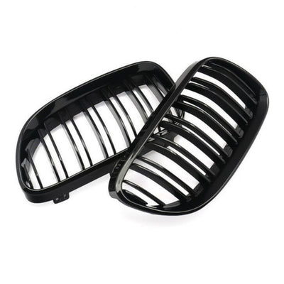 Set complet grile față BMW E92/E93, design sportiv inspirat de M3, material ABS rezistent, finisaj lucios.