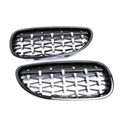Grile diamant BMW Seria 5 E60/E61 (2004-2009), ramă neagră lucioasă, vedere din unghi pentru evidențierea designului sportiv.