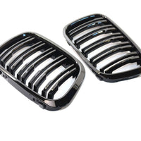 Set grile frontale dublu BMW Seria 3 E46, finisaj negru lucios, vedere frontală produs aftermarket, design sportiv tip M Look.