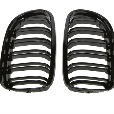 Set complet grile frontale M3 Look pentru BMW Seria 3 E90 Sedan/Touring 2008–2011, culoare Piano Black, vedere frontală a componentelor.