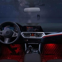 Interior BMW Seria 3 G20 cu iluminare ambientală LED roșie instalată pe bord, portiere și podea. Sistem aftermarket compatibil G20 (2019+), oferă un ambient modern, elegant și personalizat pentru condusul de noapte. Vedere frontală completă din interior, evidențiind calitatea luminii și designul integrat.