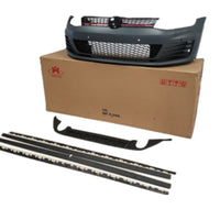 Piese componente kit exterior R compatibil Volkswagen Golf 8 2020+, afișate din față pe fundal alb: bară față, grilă centrală, difuzor spate, ornamente.