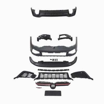 Piese componente kit exterior R compatibil Volkswagen Golf 8 2020+, afișate din față pe fundal alb: bară față, grilă centrală, difuzor spate, ornamente.