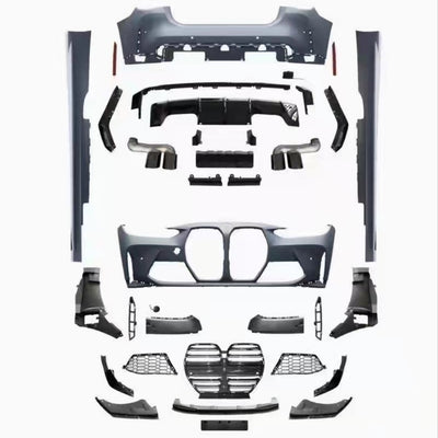 BMW Seria 4 G22 echipat cu kit complet M4 Look – vedere frontală, laterală și spate, montaj final cu difuzor sport și evacuare dublă
