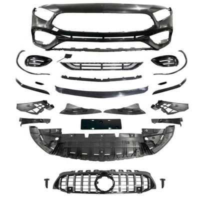 Imagine frontală cu bară față A45 AMG montată pe Mercedes A-Class W177 (2019+), evidențiind grila Panamericana și designul agresiv aftermarket.