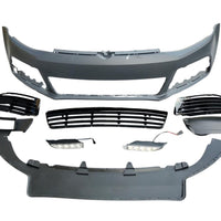 Imagine detaliată cu toate componentele incluse în kitul de bară față R pentru VW Jetta A6: bară față, grile centrale și laterale, lumini de zi LED și difuzor inferior. Produs aftermarket, pregătit pentru vopsire.