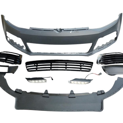 Imagine detaliată cu toate componentele incluse în kitul de bară față R pentru VW Jetta A6: bară față, grile centrale și laterale, lumini de zi LED și difuzor inferior. Produs aftermarket, pregătit pentru vopsire.