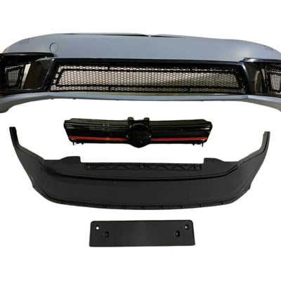 Kit complet aftermarket pentru Volkswagen Golf 7 MK7 (2012–2018), include bară față R400 Design, grilă centrală neagră cu detalii roșii, splitter inferior și suport număr.