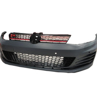 Bară față R400 cu grilă tip fagure pentru Volkswagen Golf 7 MK7, fabricată din plastic ABS rezistent, vedere frontală detaliată