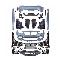 Imagine frontală cu toate componentele kitului exterior Wide Body M2 Competition pentru BMW Seria 2 F22, inclusiv bare, grile, aripi și praguri laterale