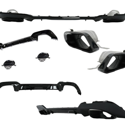 Imagine de prezentare cu toate componentele incluse: difuzor M, ornamente de eșapament și prinderi. Compatibil doar cu BMW Seria 3 G20 (2019+) 340i. Accesoriu de tuning sport.