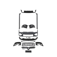 Imagine frontală a unui kit exterior R-Line complet pentru Volkswagen Golf 8 (2020+), cu bara față, grilă, prize aer și spoilere, așezate pe fundal alb pentru vizualizare detaliată.