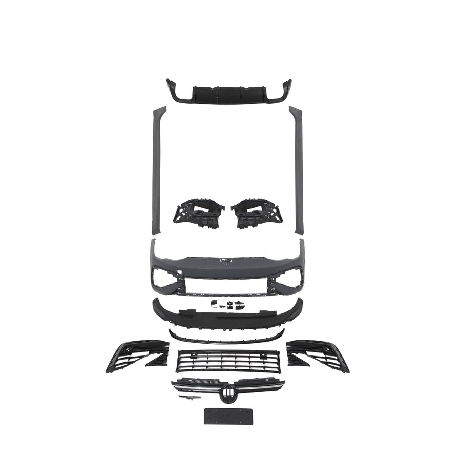 Imagine frontală a unui kit exterior R-Line complet pentru Volkswagen Golf 8 (2020+), cu bara față, grilă, prize aer și spoilere, așezate pe fundal alb pentru vizualizare detaliată.
