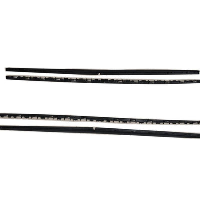Set complet de praguri laterale din plastic ABS pentru Volkswagen Golf 8 R, vedere de sus pe fundal alb, piese pentru upgrade exterior sportiv.