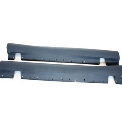 Set praguri laterale AMG-style compatibile cu Mercedes W211 facelift – din polipropilenă, pregătite pentru montaj și vopsire.