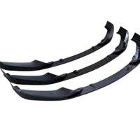 Splitter bară față BMW Seria 5 G30 (2017–2020), 3 piese, model sport M-Tech, finisaj lucios negru și carbon, vedere frontală pe fundal alb.