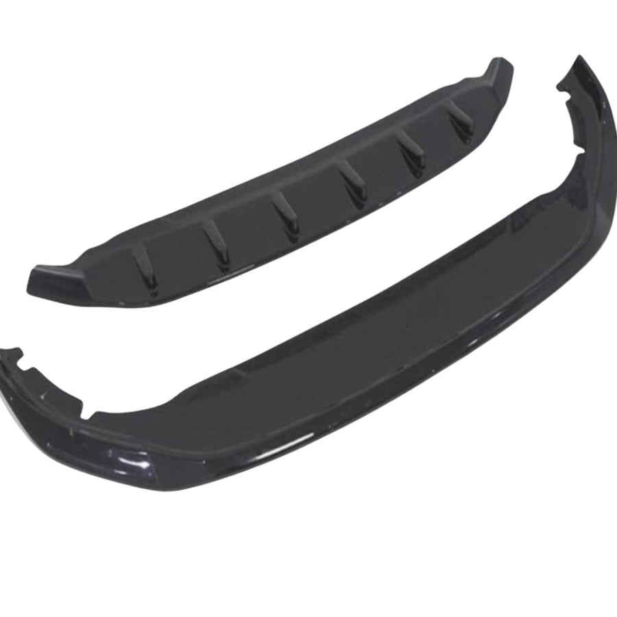 Prelungire bară față Gloss Black pentru Volkswagen Golf 8, piesă aftermarket din ABS, design sportiv, prezentare frontală detaliată.