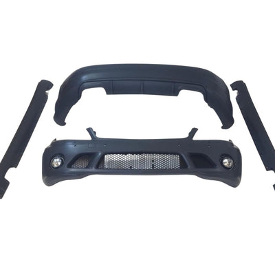 Componente kit AMG C63 pentru Mercedes Clasa C W204 – bară față/spate și praguri, pregătite pentru montaj aftermarket.