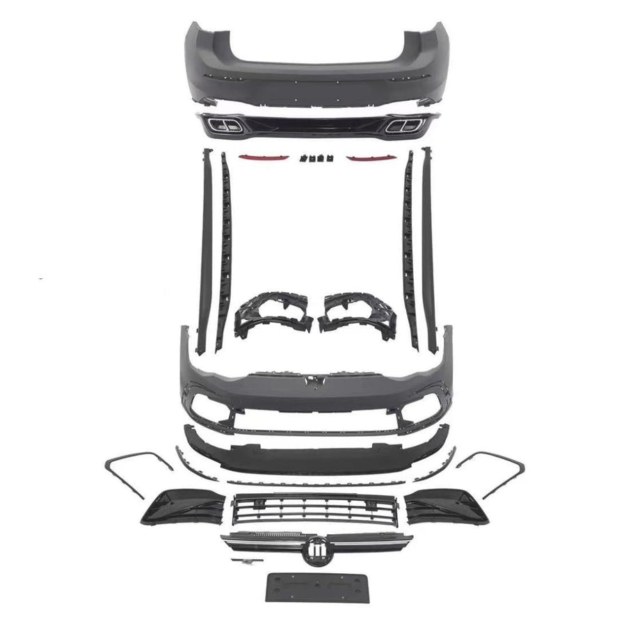 Set complet de piese pentru kit exterior R-Line Volkswagen Golf 8 (2020+), prezentare desfășurată cu toate componentele incluse: bare, grile, difuzoare, elemente decorative și accesorii de montaj.