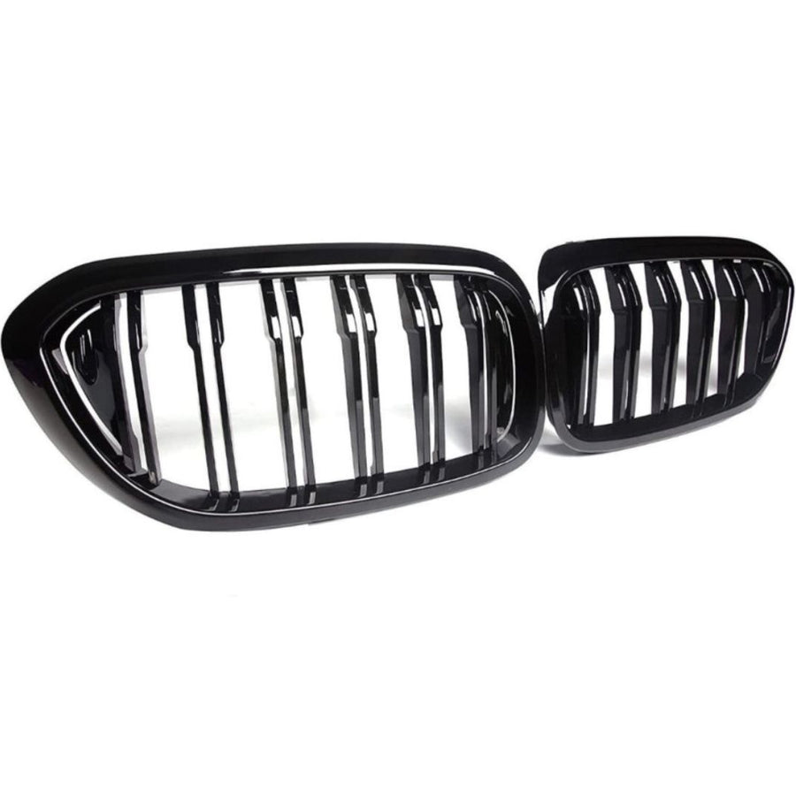 Imagine frontală cu grilele auto duble M5 Look pentru BMW G30/G31. Design sport full black, plastic ABS durabil.