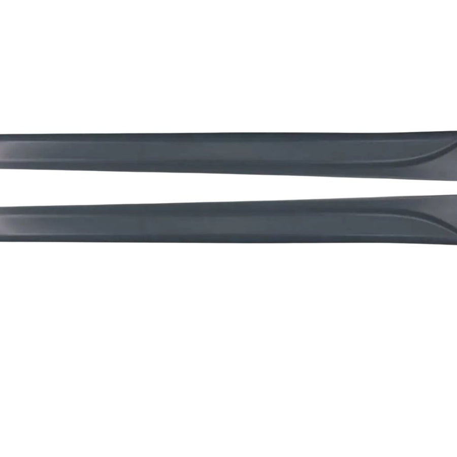 Set complet de praguri laterale Design M-Sport compatibile cu BMW Seria 3 F30 și F31 (2011–2018), fabricate din polipropilenă durabilă. Vedere de sus pe fundal alb, prezentând forma aerodinamică și linia elegantă