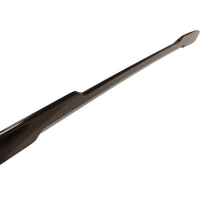 Gros-plan lateral al spoilerului M4 Look pentru BMW G30, evidențiind curbura și calitatea materialului ABS negru lucios. Ideal pentru upgrade sportiv și elegant.