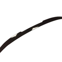 Vedere din spate a spoilerului tip M4 montat pe un BMW Seria 5 G30 alb, accentuând designul sportiv. Compatibil cu modelele din 2016+, fabricat din ABS negru lucios.