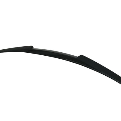 Vedere laterală a spoilerului de portbagaj M4 look pentru BMW F32 Coupe, fabricat din ABS durabil cu finisaj negru brillant. Compatibil doar cu Seria 4 cu 2 uși (2013–2019).