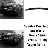 Spoiler portbagaj BMW Seria 5 E60 M5 Look, material ABS, finisaj negru brillant, vedere frontală pe fundal alb, piesă auto aftermarket.