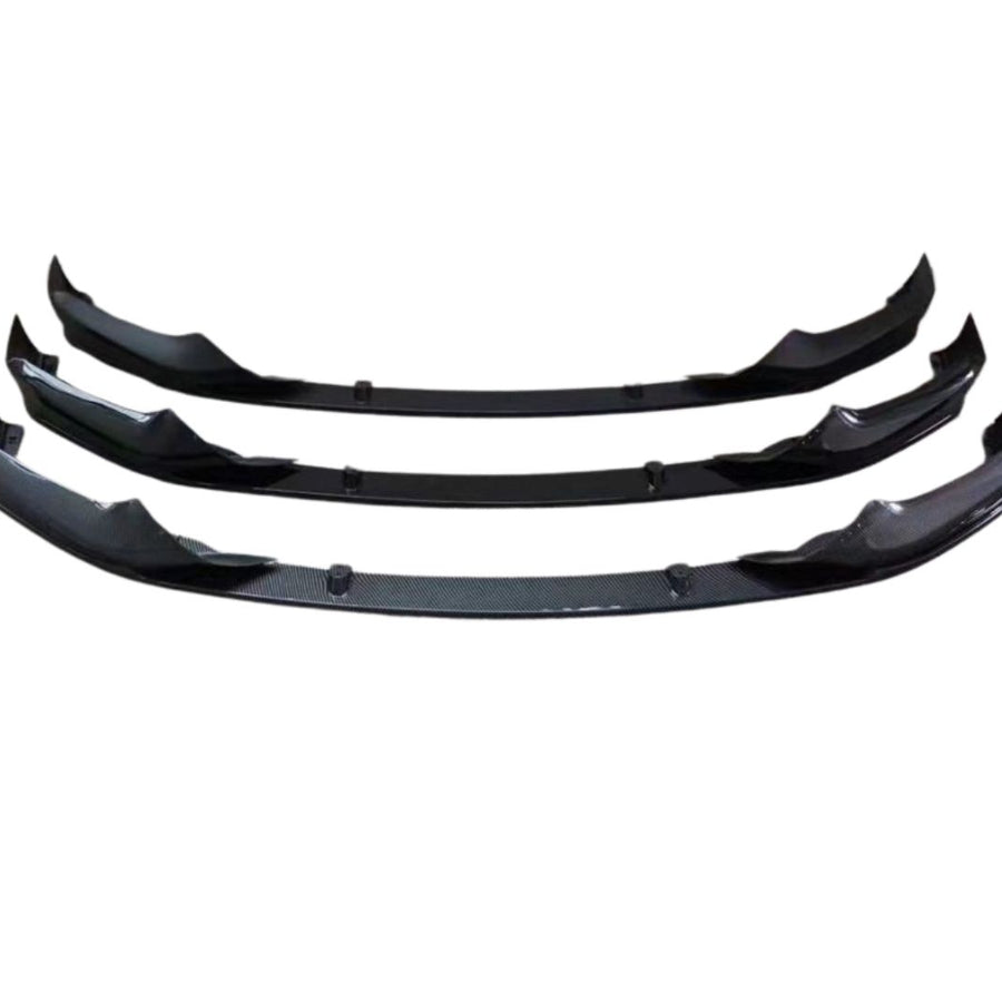 Splitter bară față BMW Seria 5 G30 (2017–2020), 3 piese, model sport M-Tech, finisaj lucios negru și carbon, vedere frontală pe fundal alb.