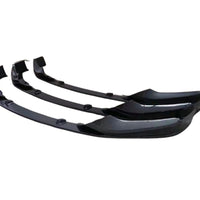 Splitter bară față BMW Seria 5 G30 (2017–2020), 3 piese, model sport M-Tech, finisaj lucios negru și carbon, vedere frontală pe fundal alb.