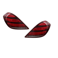 Imagine frontală pe fundal alb cu setul complet de stopuri LED inspirate din designul Maybach, compatibile cu Mercedes-Benz S-Class W222 (2014+). Iluminare secvențială, design elegant, upgrade estetic și funcțional de top. Ideal pentru tuning premium.
