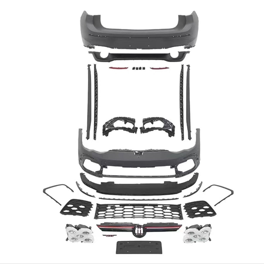Imagine frontală și din spate cu Volkswagen Golf 8 echipat cu bara față GTI, bara spate sportivă, difuzor, grile și ornamente evacuare din kitul complet GTI.